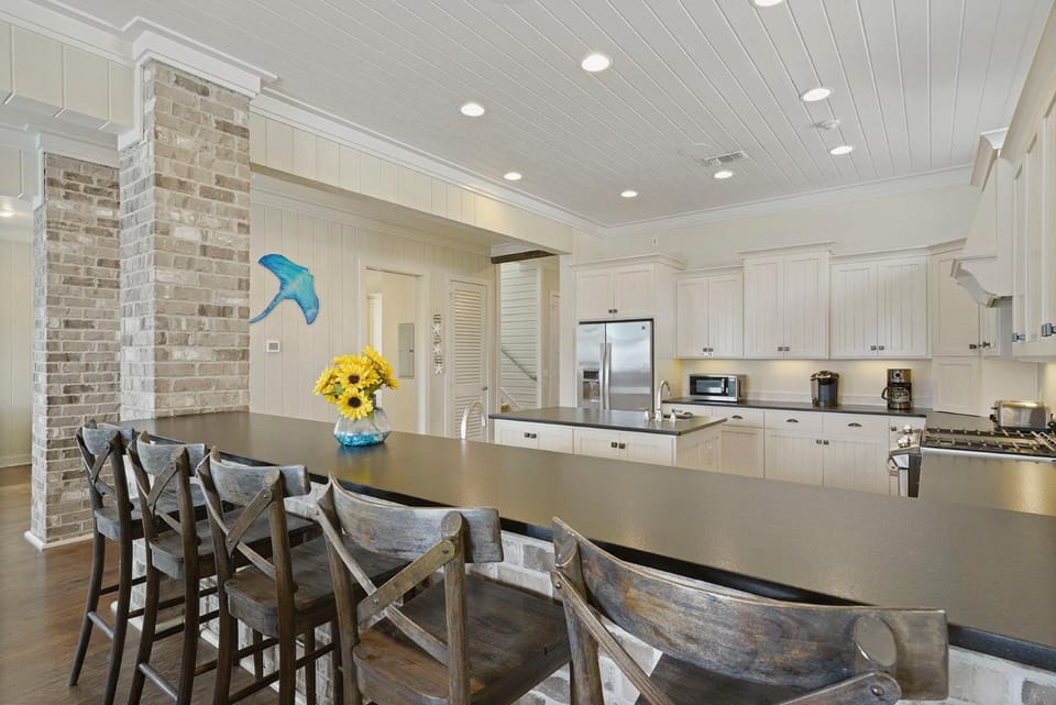 Out of the Blue - Vacation Home Close to the Beach with Private Pool House in Destin
