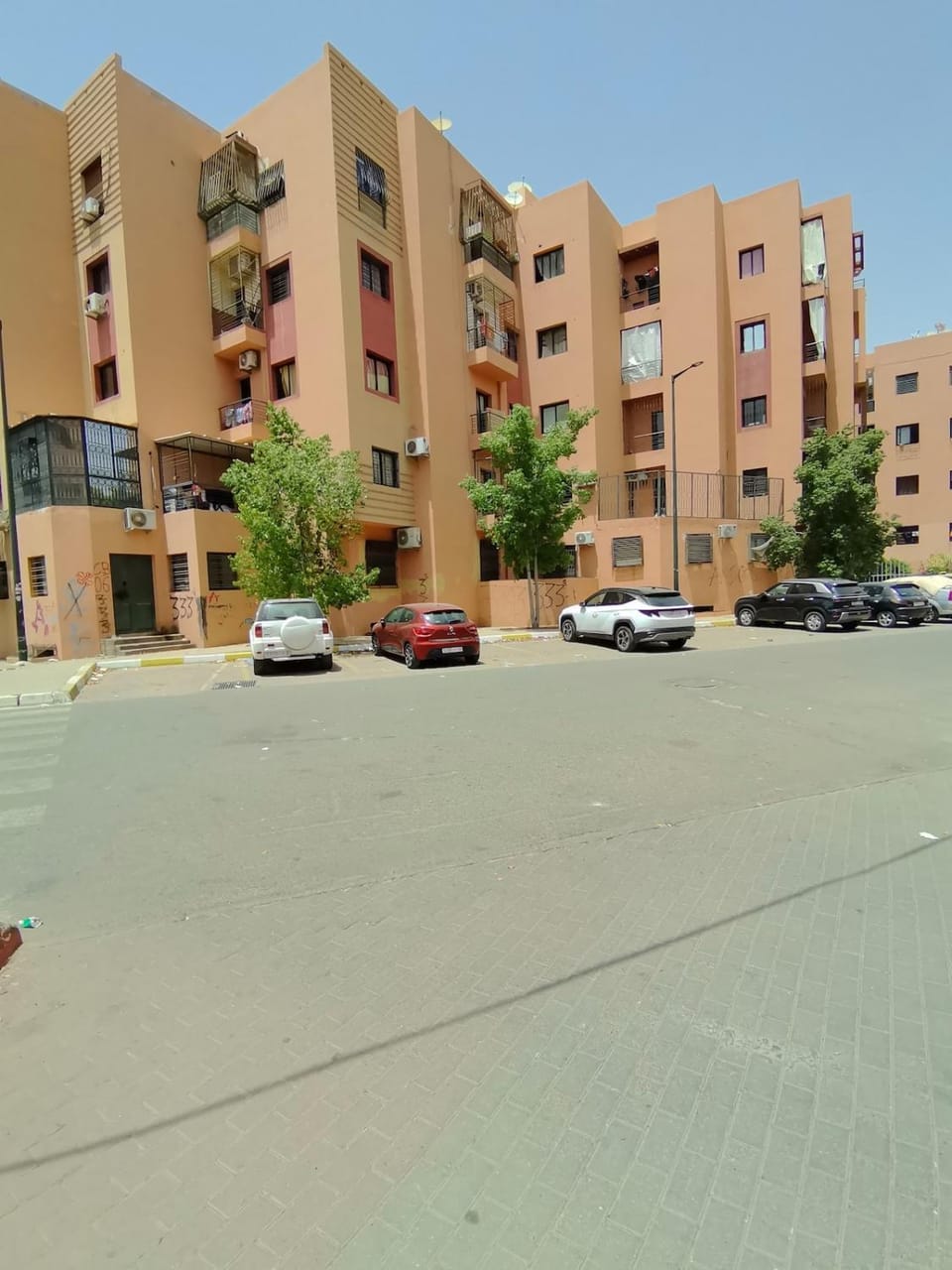 Street view, Location, Parking