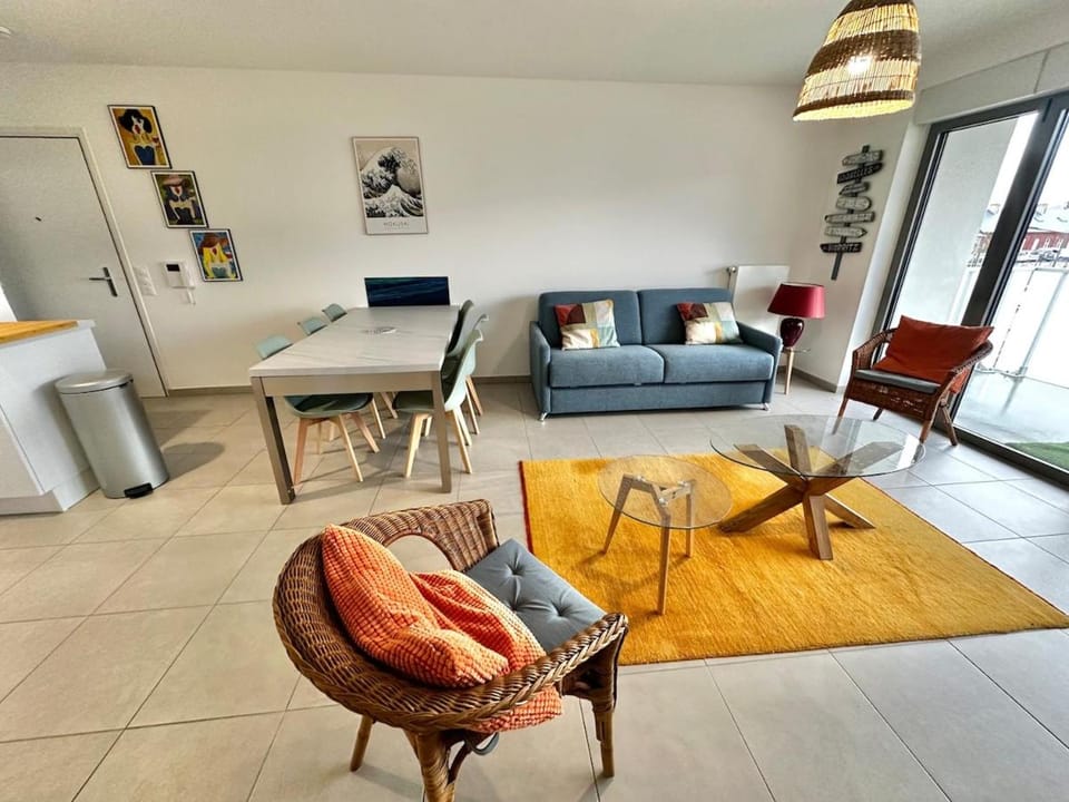 Living room, Dining area