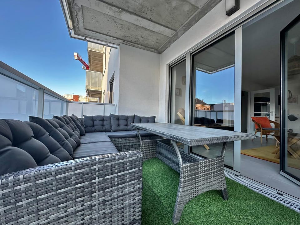 Patio, Dining area