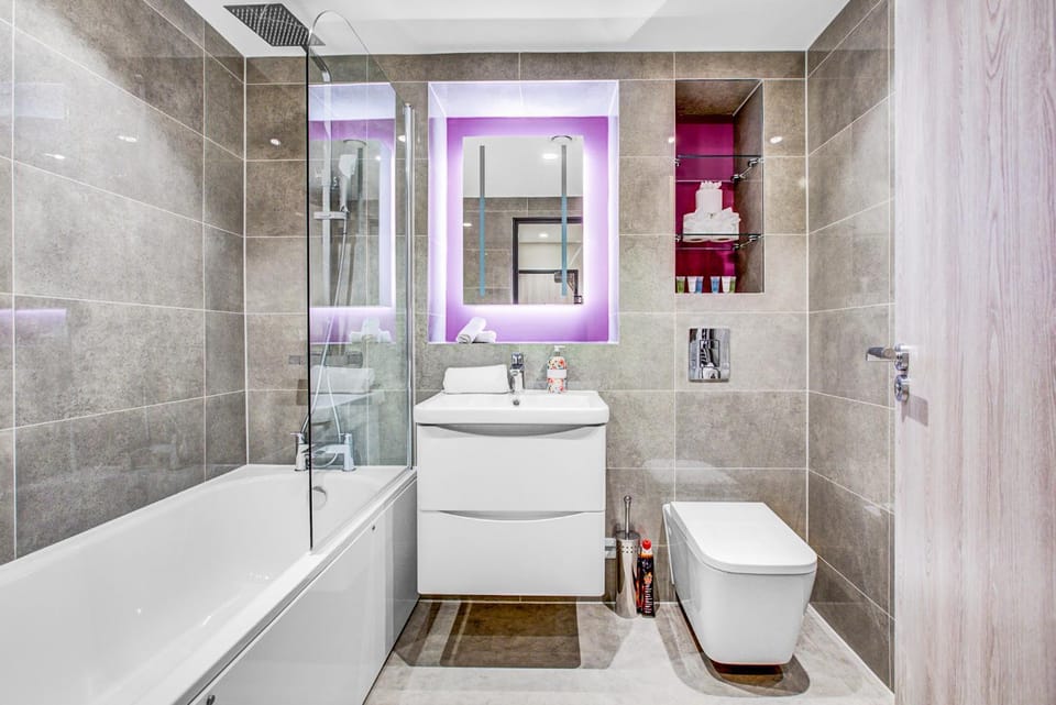 Shower, Toilet, Bathroom, Bath, towels