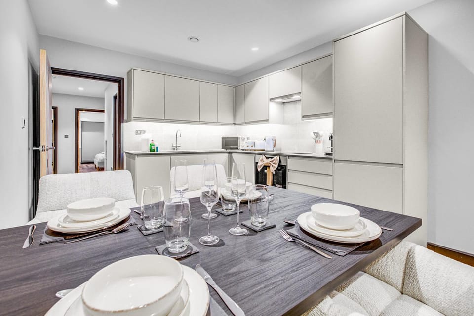 Kitchen or kitchenette, Dining area, stove