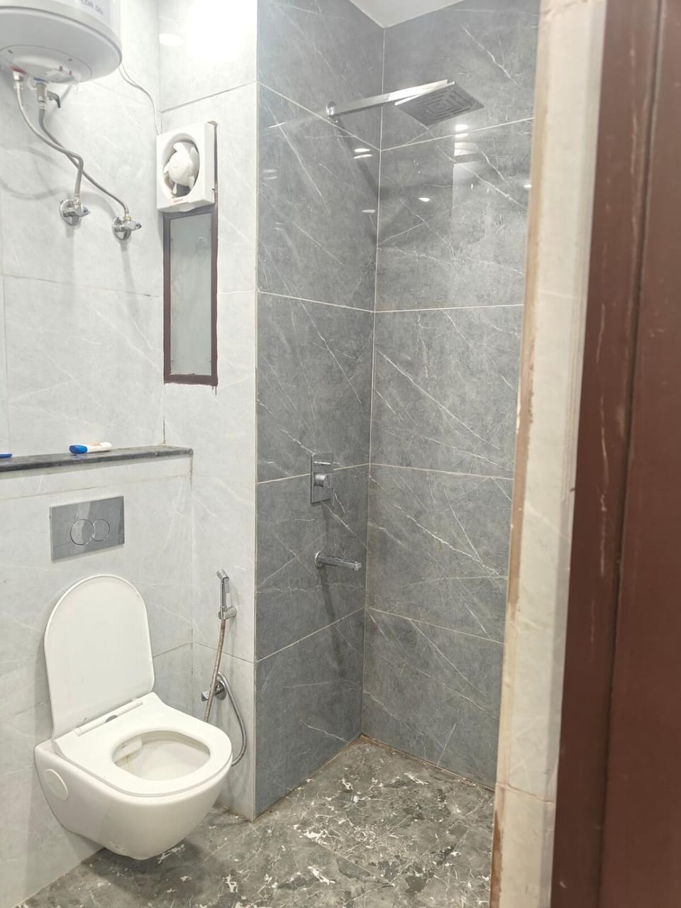 Comfortable Private Room in a Peaceful Location Apartment in Noida