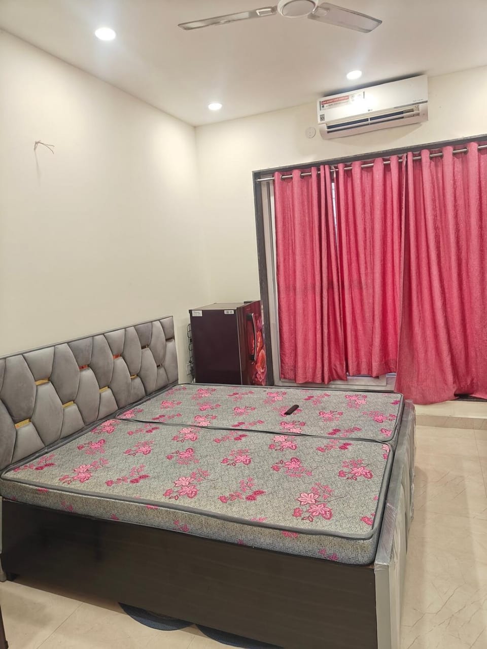 Comfortable Private Room in a Peaceful Location Apartment in Noida