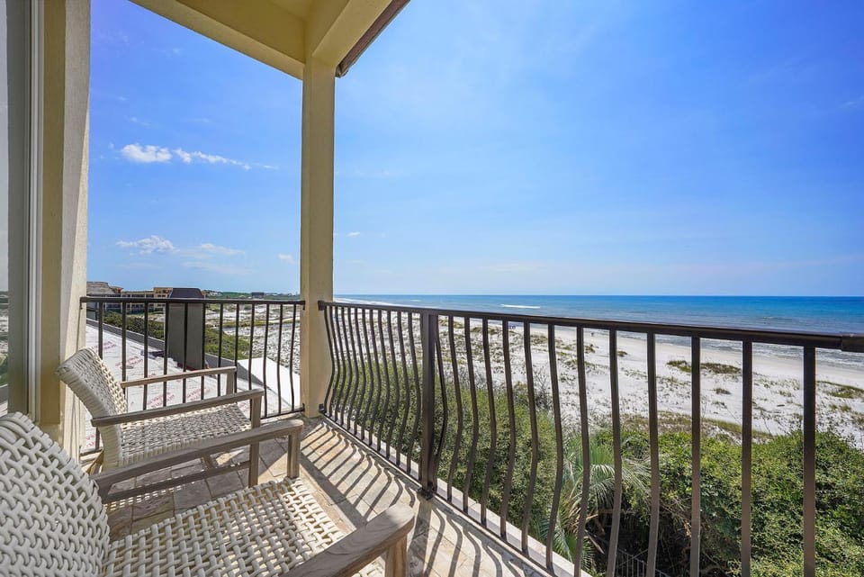 PoppyLu - Secluded Beachfront Home in Blue Mountain Beach with Private Pool & Golf Cart House in South Walton County