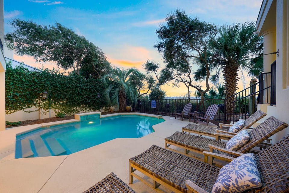 PoppyLu - Secluded Beachfront Home in Blue Mountain Beach with Private Pool & Golf Cart House in South Walton County