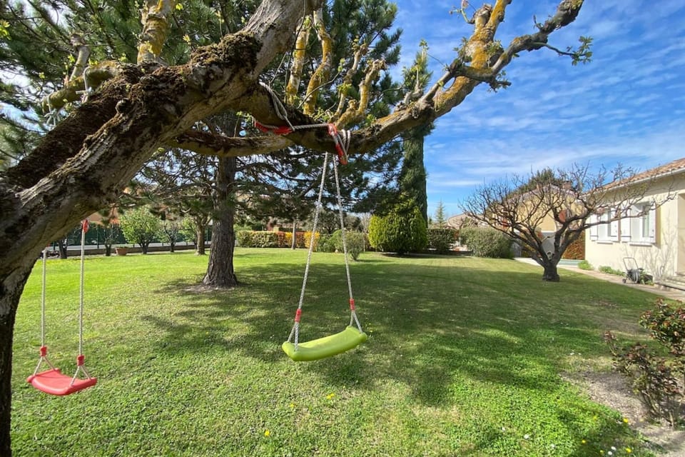 Family villa with garden and pool House in L'Isle-sur-la-Sorgue