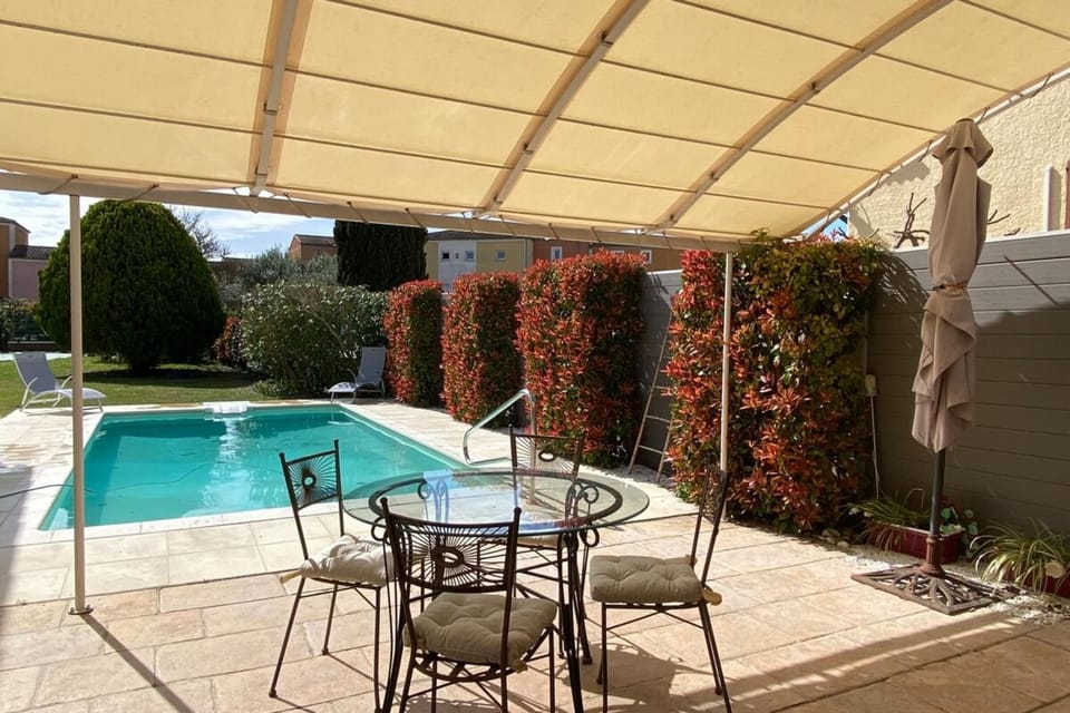 Family villa with garden and pool House in L'Isle-sur-la-Sorgue
