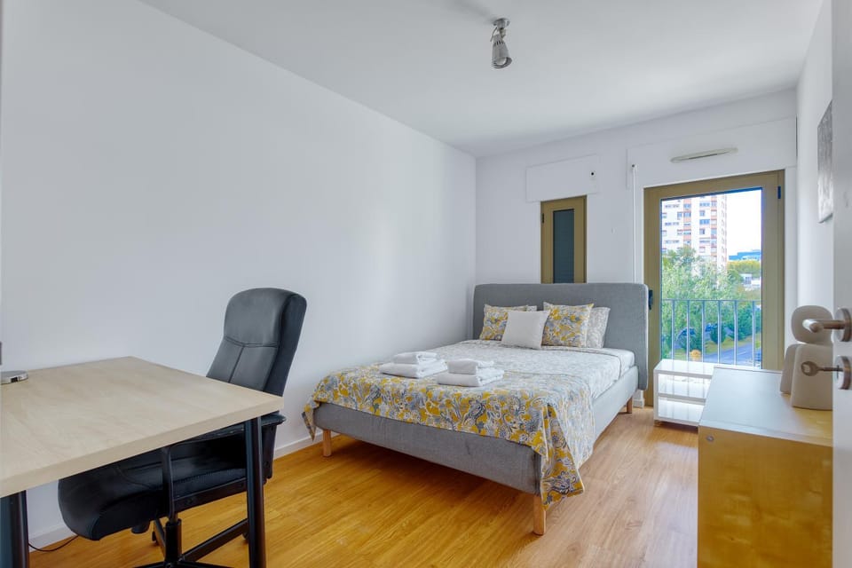 Vita Portucale ! Modern 2BR City Flat with Garage Apartment in Lisbon