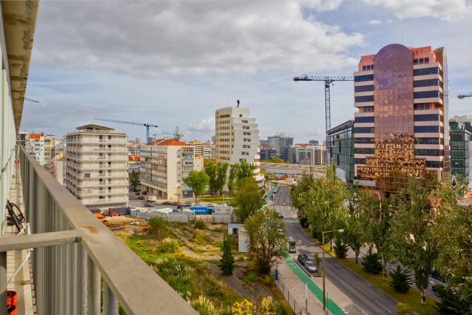 Vita Portucale ! Modern 2BR City Flat with Garage Apartment in Lisbon