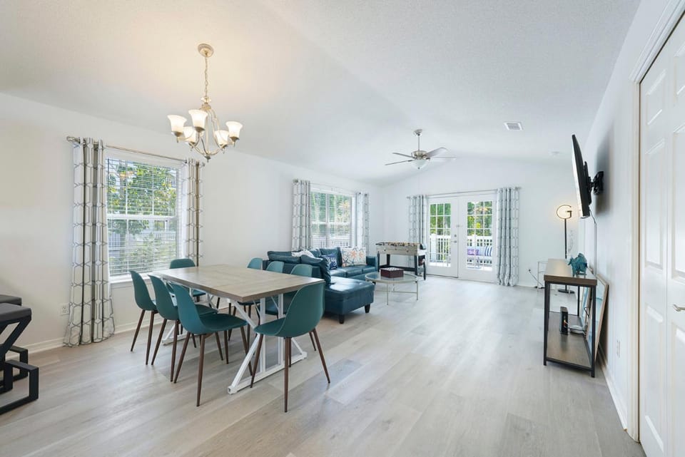Sandy Daze - Vacation Rental on 30A Close to the Beach with Hot Tub House in South Walton County