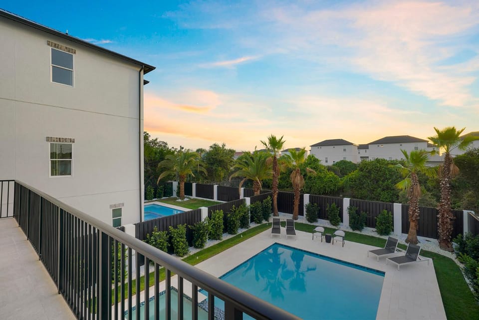 Scarlett's Beach Heaven - Luxury Beach House with Rooftop Views and Pool House in Miramar Beach