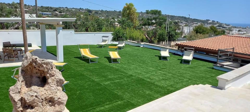 Property building, Balcony/Terrace, Living room, Swimming pool