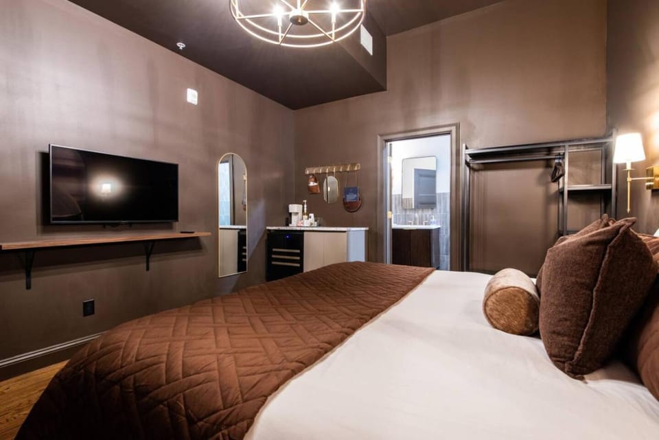 Hollyhock Suite 412 Apartment in Jefferson County