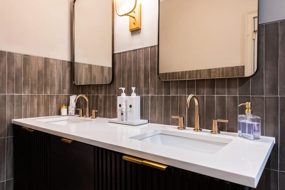 Hollyhock Suite 412 Apartment in Jefferson County