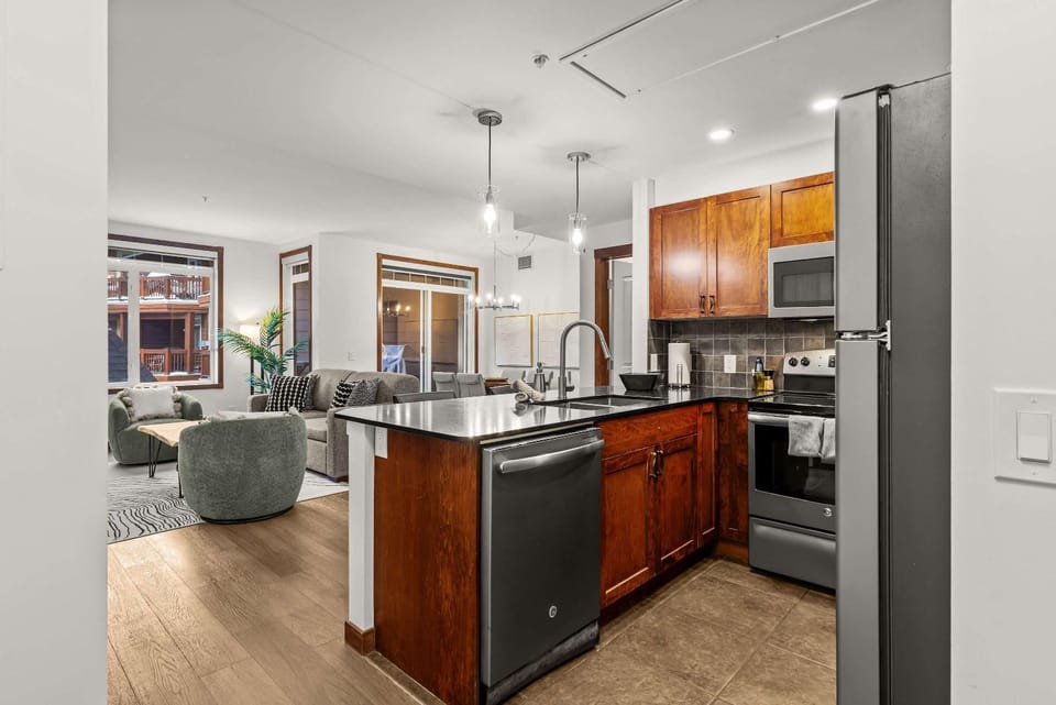 Kitchen or kitchenette, dishwasher