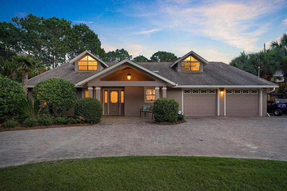 Shell Mates - Luxury Lakefront Vacation Rental with Private Pool Space & Outdoor Area House in Miramar Beach