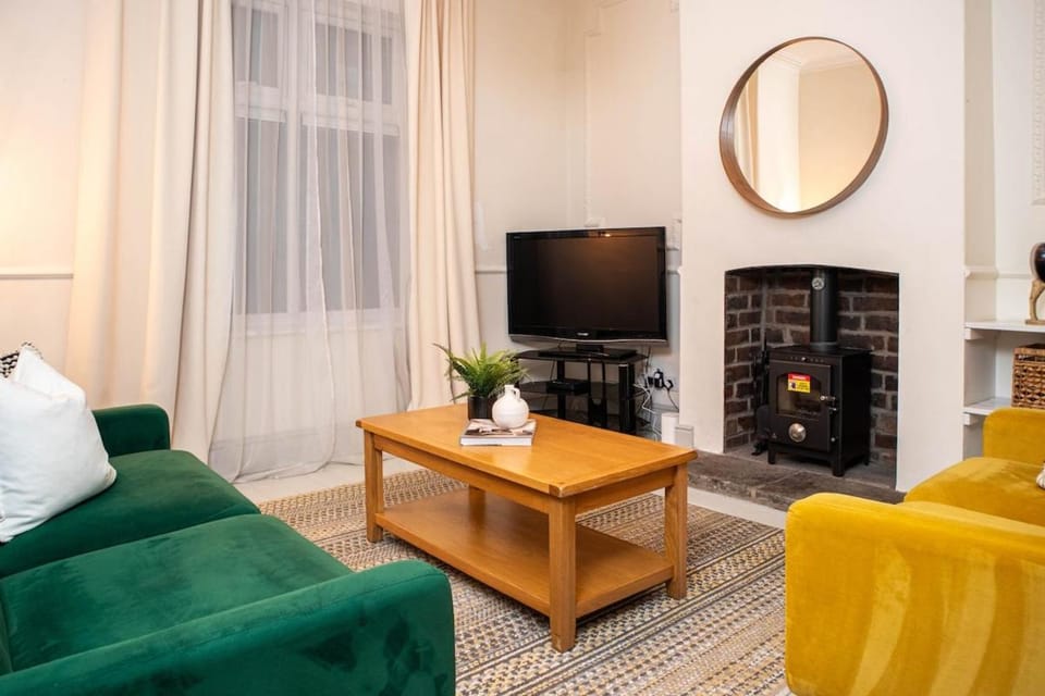 Contractors Home - Free Parking - 25 Percent Off Monthly House in Sheffield