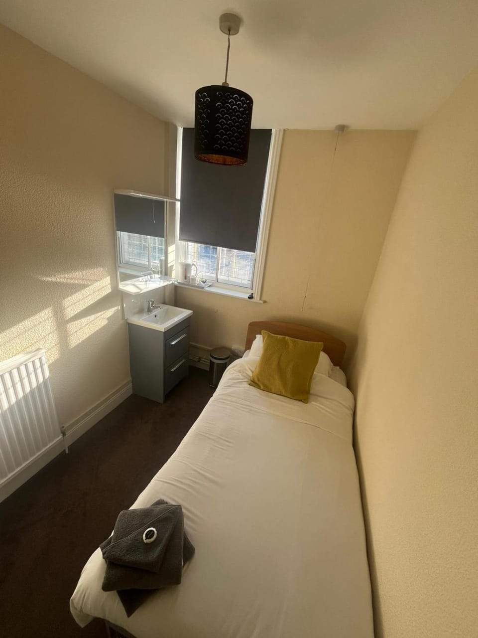 Bed, towels