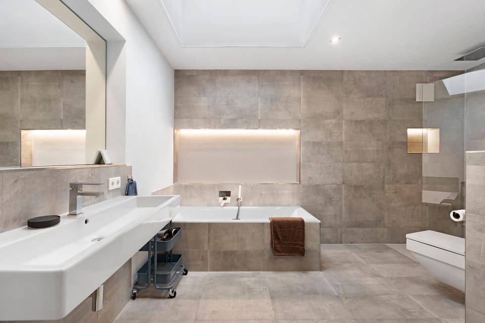 Bathroom, Living room