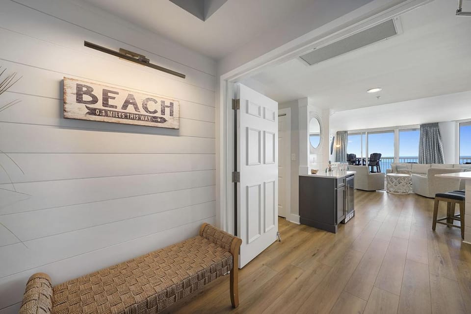 St Maarten 1407 - Gulf Front Condo with Ocean Views, Community Pool & Beach Access House in Destin