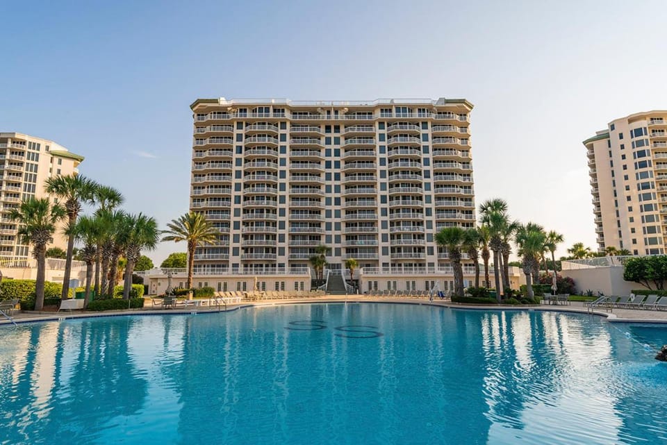 St Maarten 1407 - Gulf Front Condo with Ocean Views, Community Pool & Beach Access House in Destin