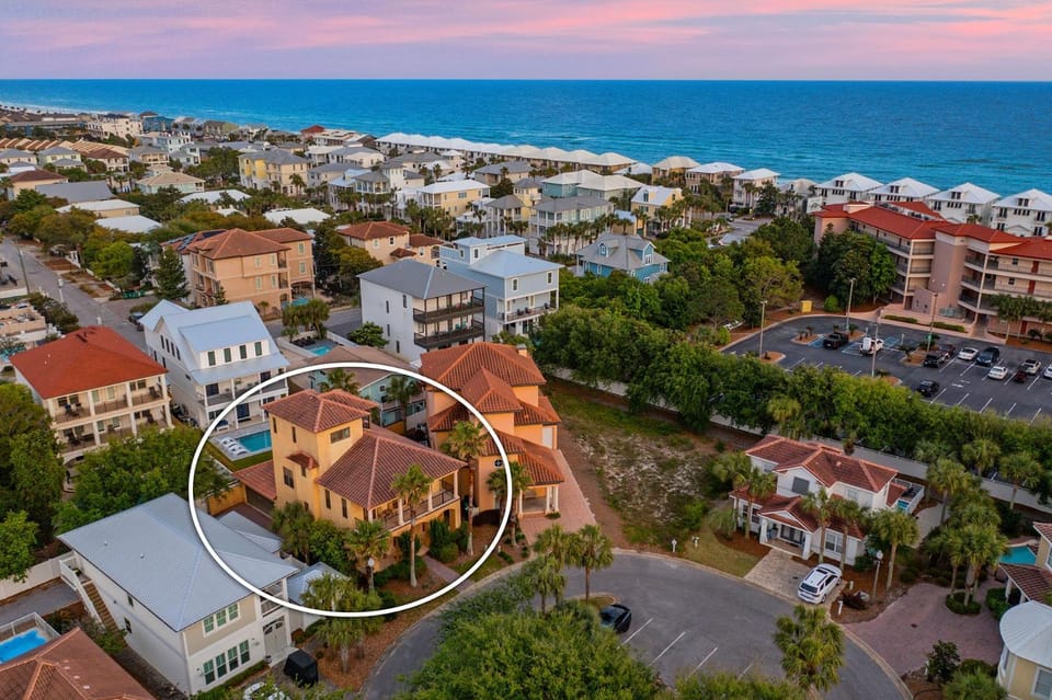 Sunset At Miramar - Beach Getaway Home Near the Water with Shared Pool House in Miramar Beach
