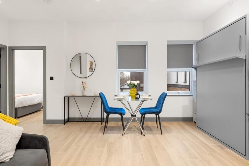 Sleek 1-Bed Ultra-Modern Luxury Stay London Apartment in London