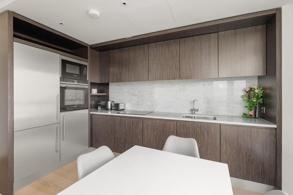 High Spec 1 Bedroom Apartment Near Canary Wharf Apartment in London