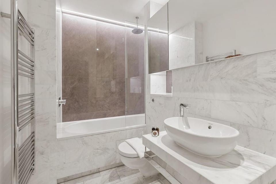 High Spec 1 Bedroom Apartment Near Canary Wharf Apartment in London