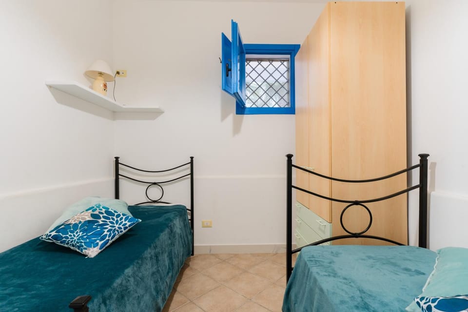 Property building, Living room, Bedroom