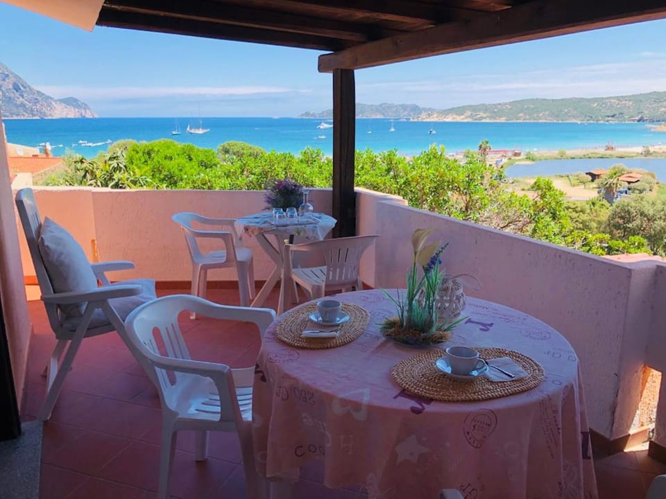 Bilocale degli Oleandri vista mare Porto Taverna Apartment in Sardinia