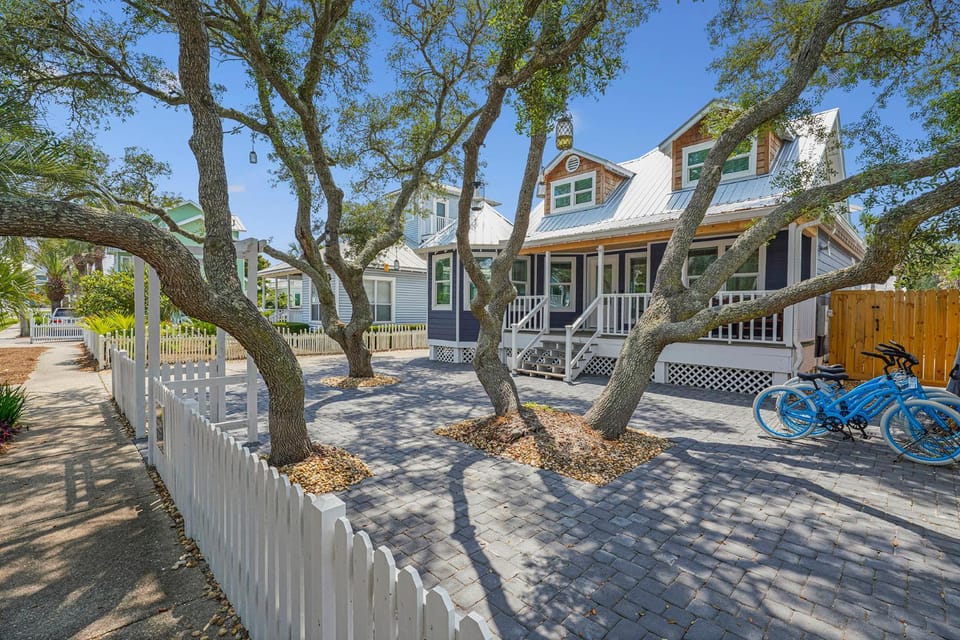 The Flying Dutchman - Vacation Rental House in Destin with Private Pool & Rooftop Deck House in Destin