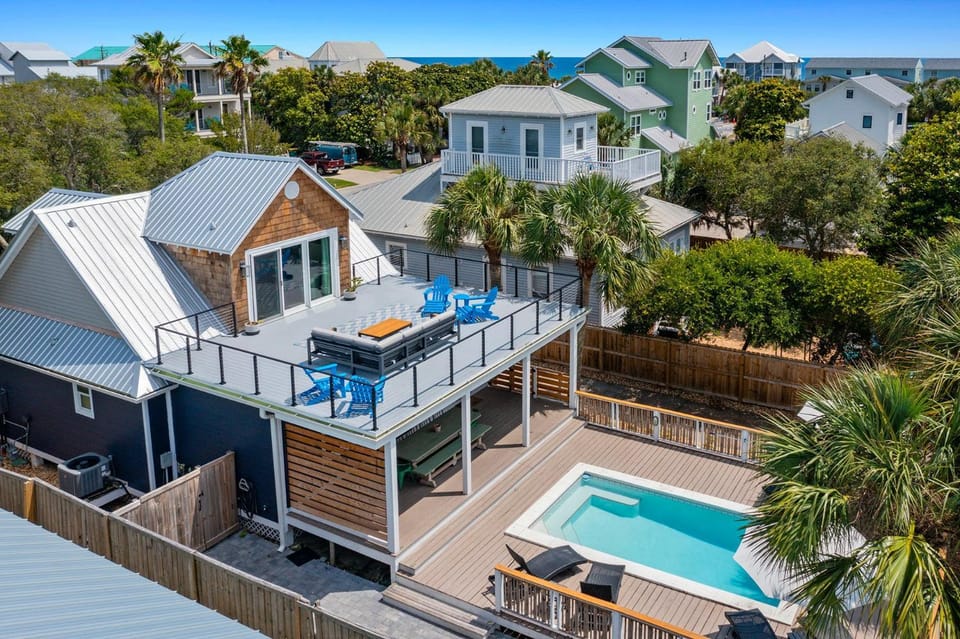 The Flying Dutchman - Vacation Rental House in Destin with Private Pool & Rooftop Deck House in Destin