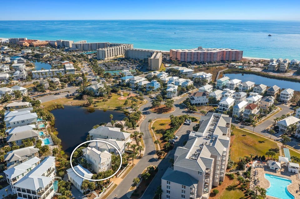 The Hummingbird - Lakefront Vacation Home with Private Pool & Water Views House in Destin
