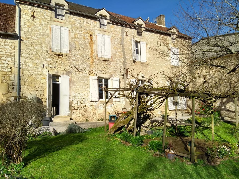 Property building, Garden, Garden, Balcony/Terrace