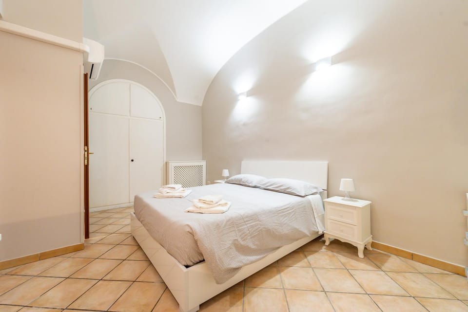 Bedroom, towels