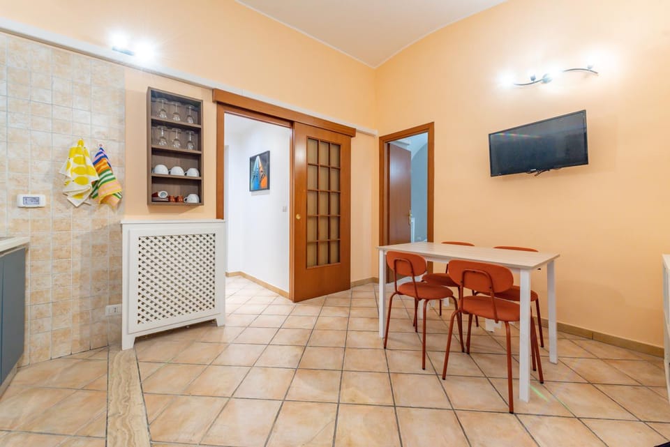 Dining area, kitchen