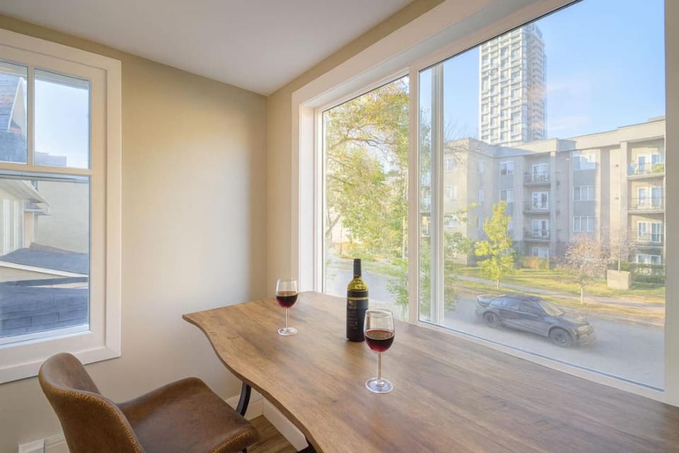 Alberts Place Apartment in Calgary