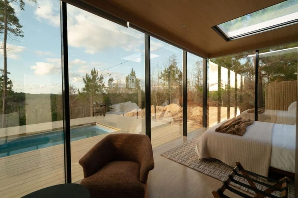 Patio, Bed, Day, Natural landscape, View (from property/room), Balcony/Terrace, Photo of the whole room, Bedroom, Pool view, Swimming pool, sunbed