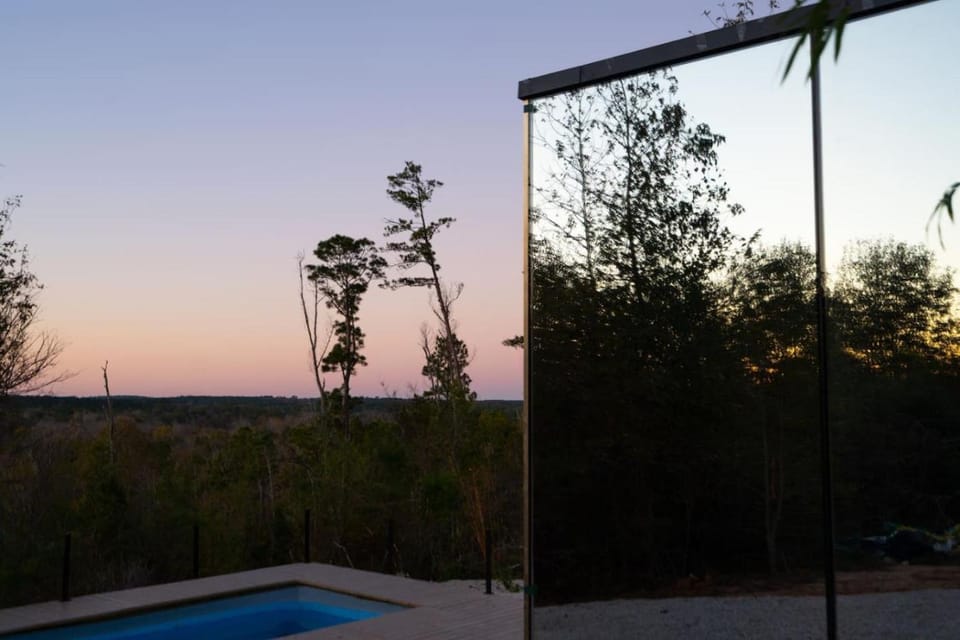 Moss - Zen Mirror Cabin, Pool, Sunset Views, Firepit Cabin in Lake Livingston