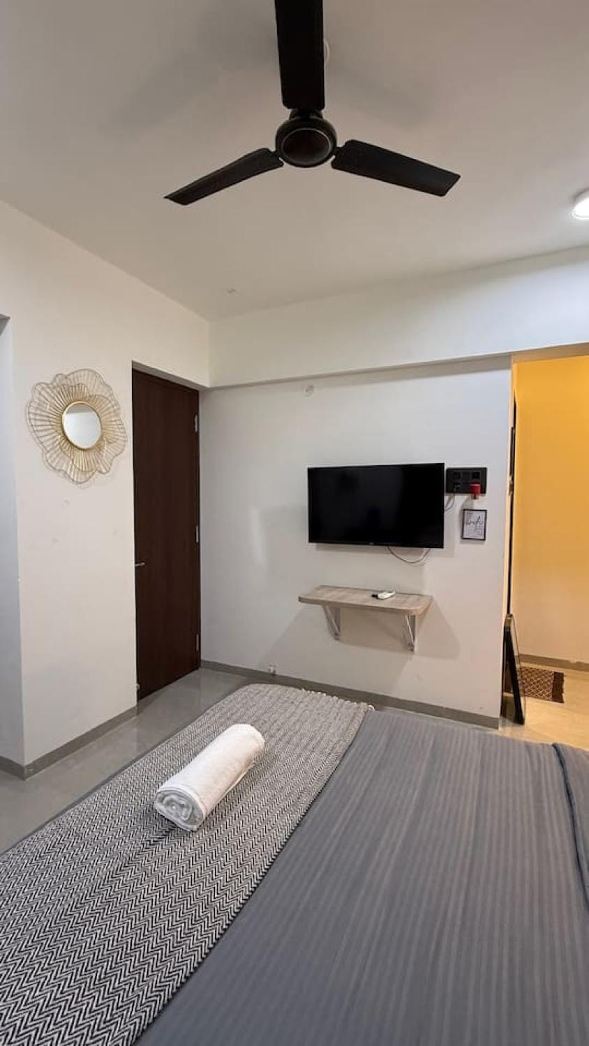 Cuckoo Nest Cozy AC Studio in Pimple Nilakh, Pune Apartment in Pune