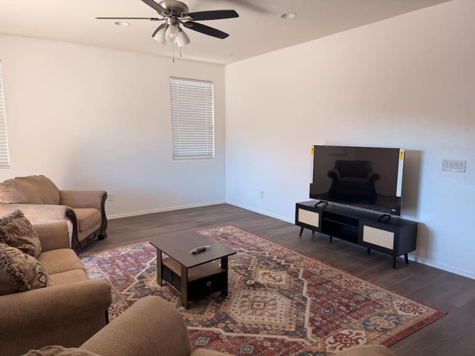 4BR Casa Grande Home Game Table Large Yard House in Casa Grande