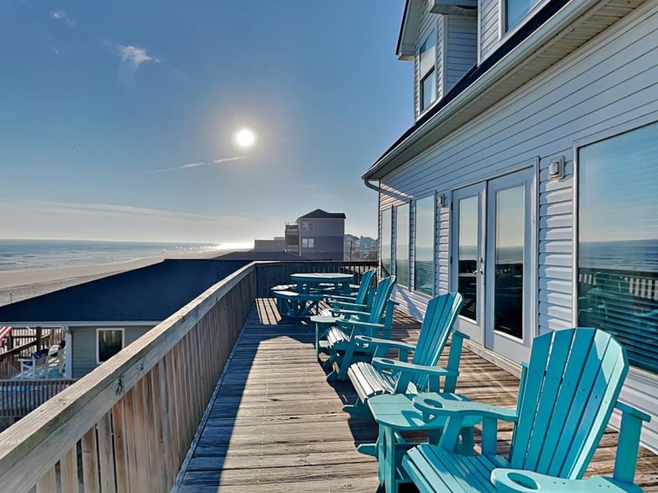 Property building, Patio, Day, Balcony/Terrace, Seating area, Beach, Sea view, Sunset