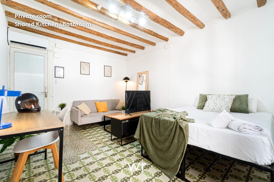 Communal lounge/ TV room, Bed, TV and multimedia, Dining area, Bedroom