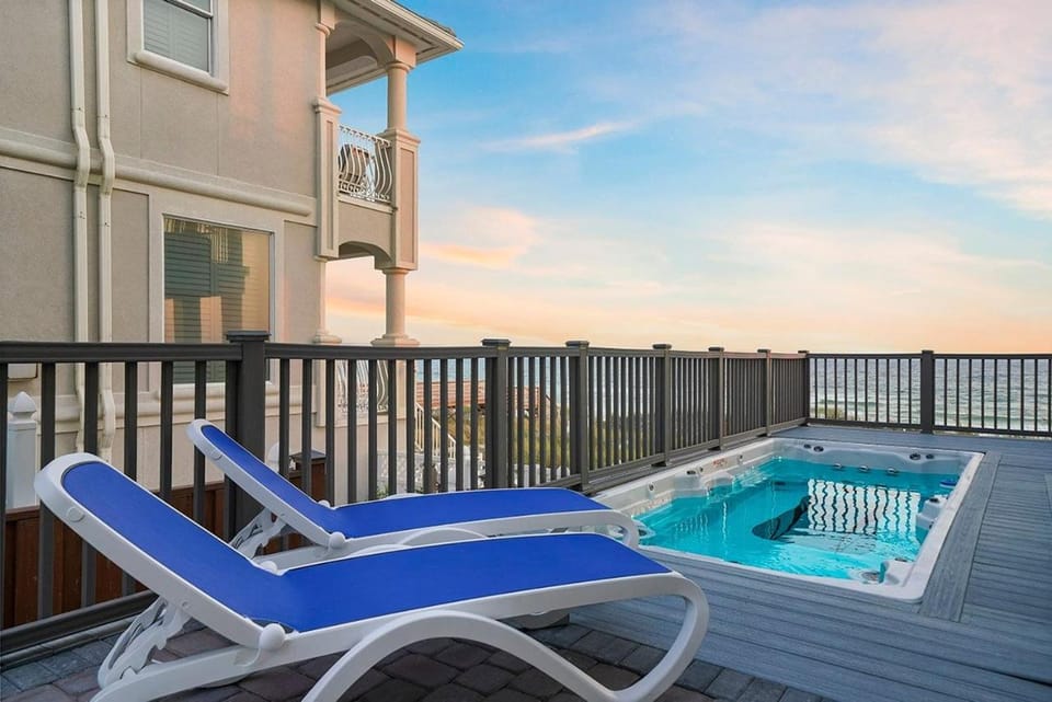 Tropic Like It's Hot - Beachfront House in Destin with Private Pool & Direct Beach Access House in Destin