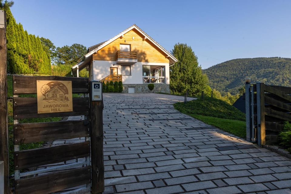 Property building, Spring, Off site, Summer, On site, Parking