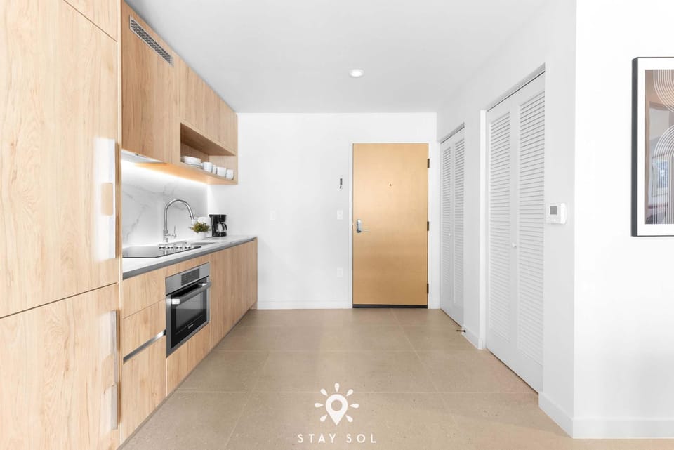 High Rise Haven with Pool Cowork & Spa in Miami Apartment in Miami