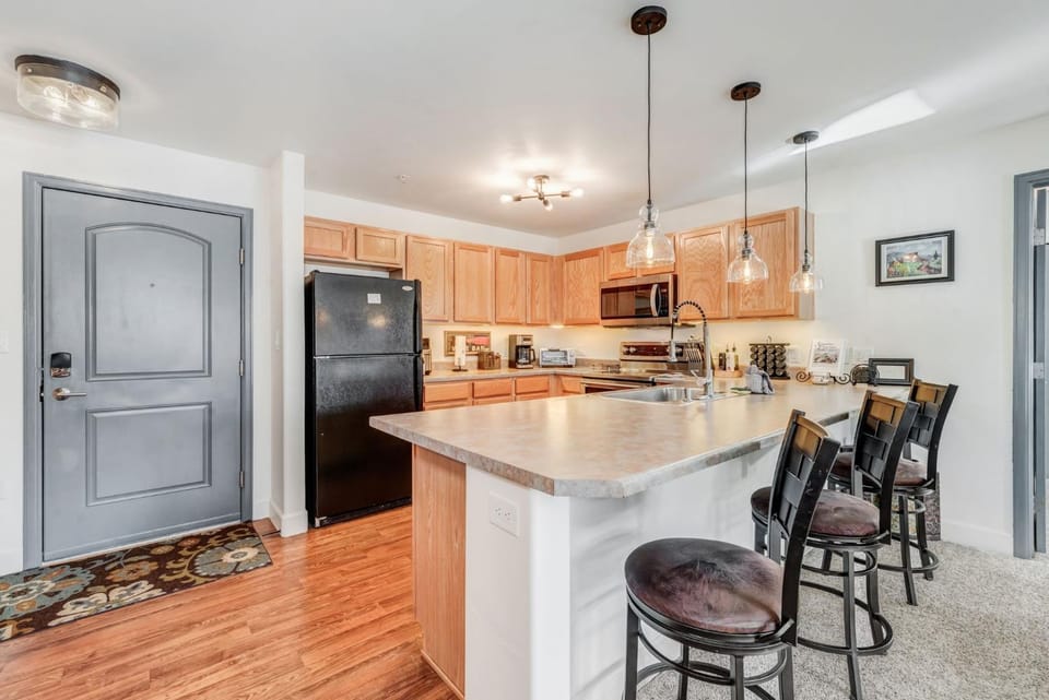 First Tracks 3206 - Walk to Gondola - Heated Pool & Hot Tubs Apartment in Steamboat Springs