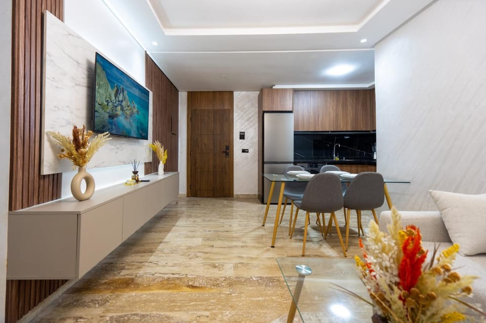 TV and multimedia, Kitchen or kitchenette, Living room, Seating area, Dining area